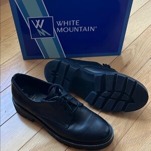 White Mountain Black Leather Oxfords with Durable Sole